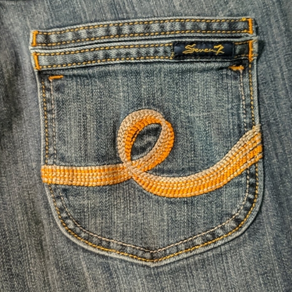 Jean capris - Picture 2 of 7